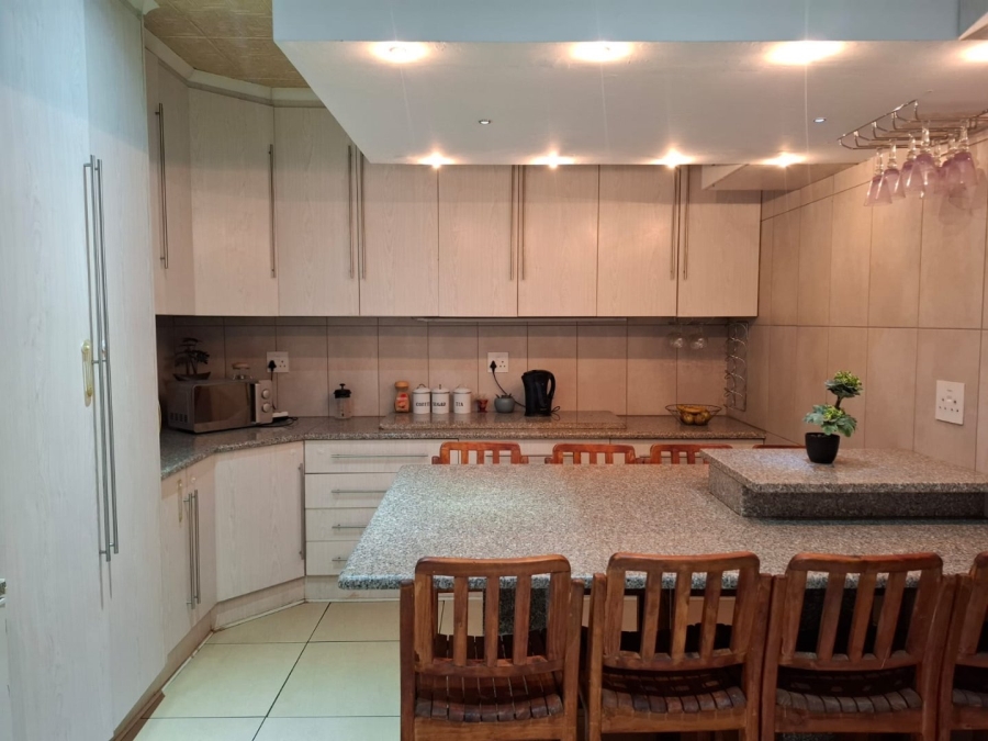 6 Bedroom Property for Sale in Uitsig Free State